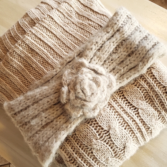 Accessories - Super Cute Knitted Flower Headband